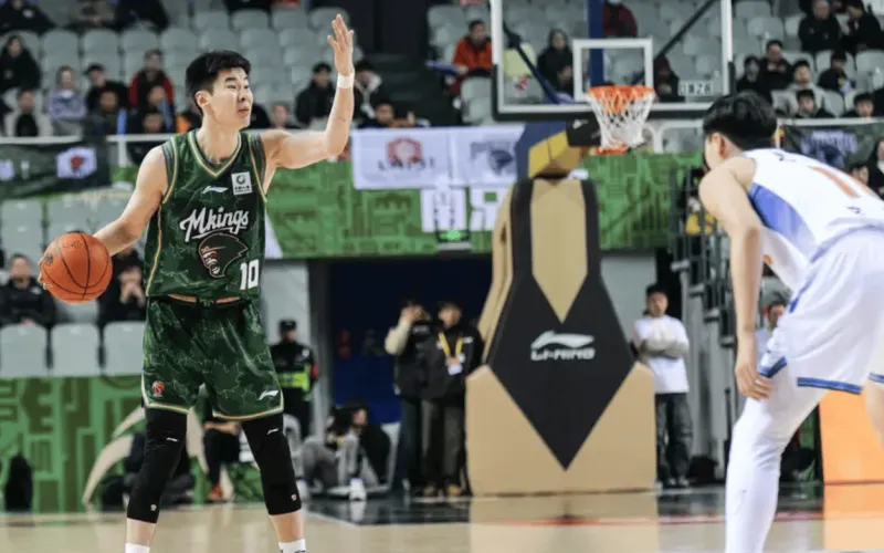 PG电子-郭昊文全场14投仅2中，三分7中1得到9分1篮板6助攻3失误